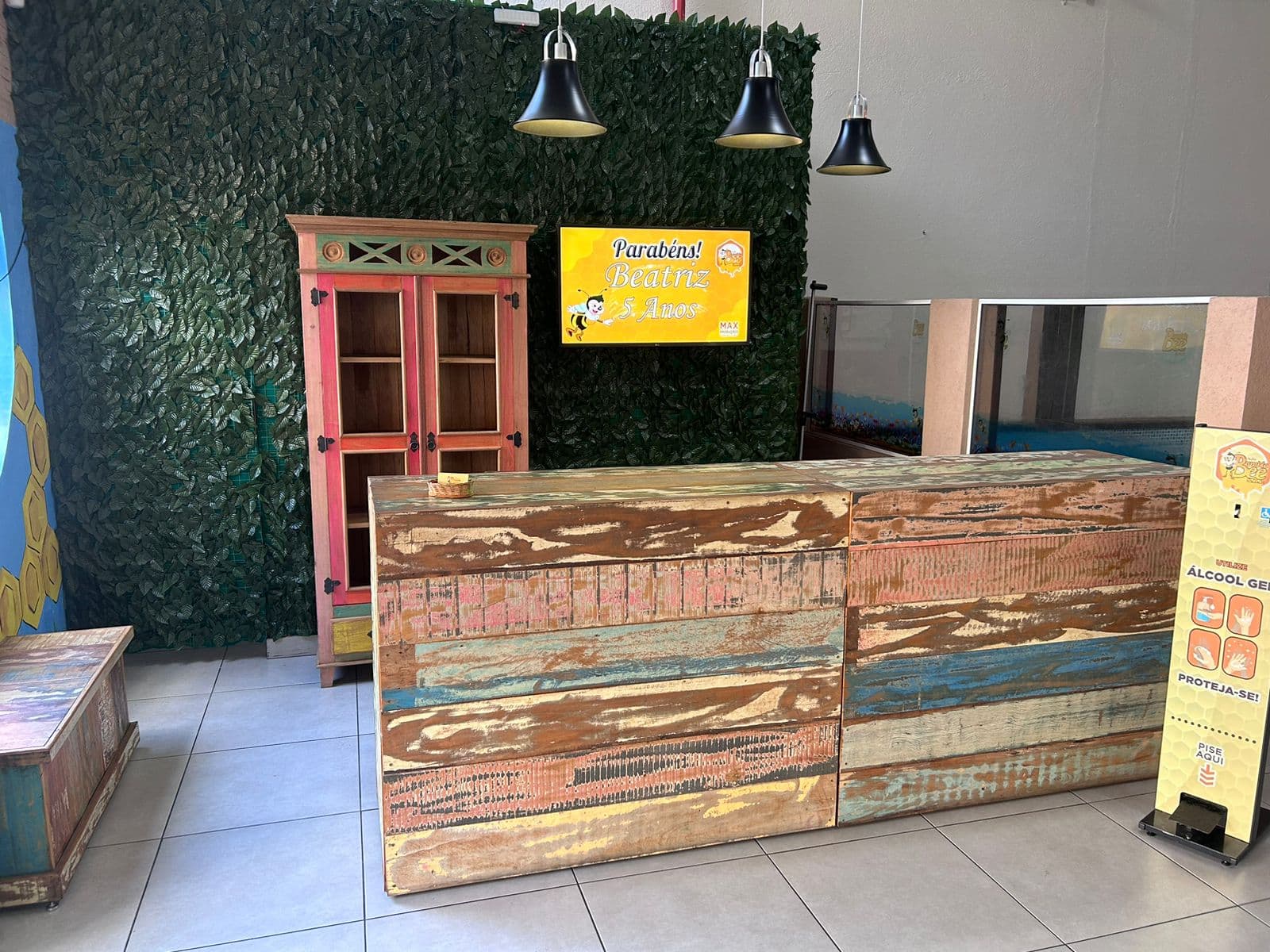 Bumble Bee S.B.C. — ambiente e estrutura (2)