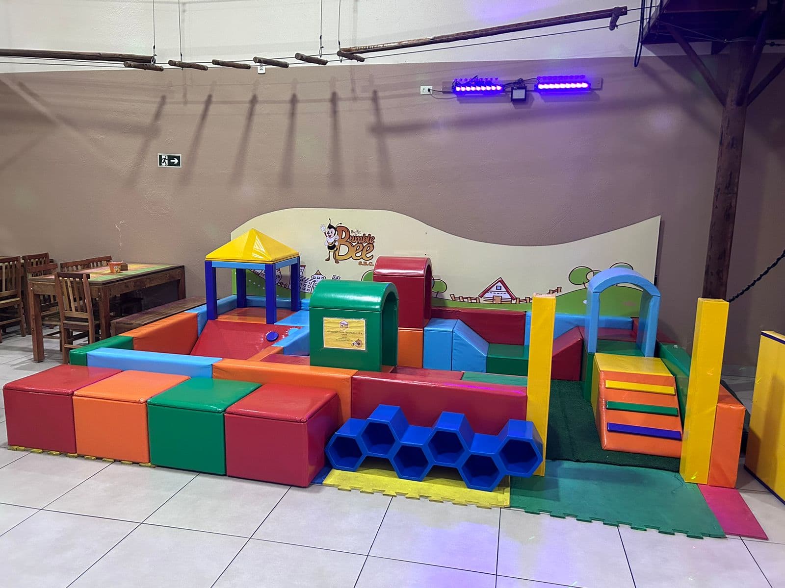 Bumble Bee S.B.C. — ambiente e estrutura (3)