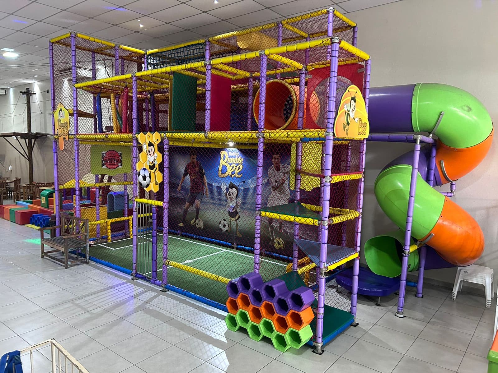 Bumble Bee S.B.C. — ambiente e estrutura (1)