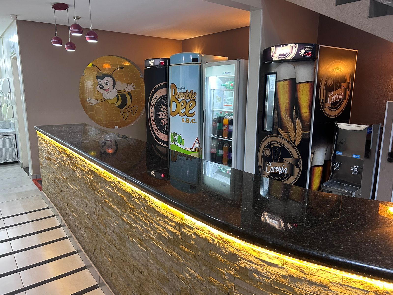 Bumble Bee S.B.C. — ambiente e estrutura (4)