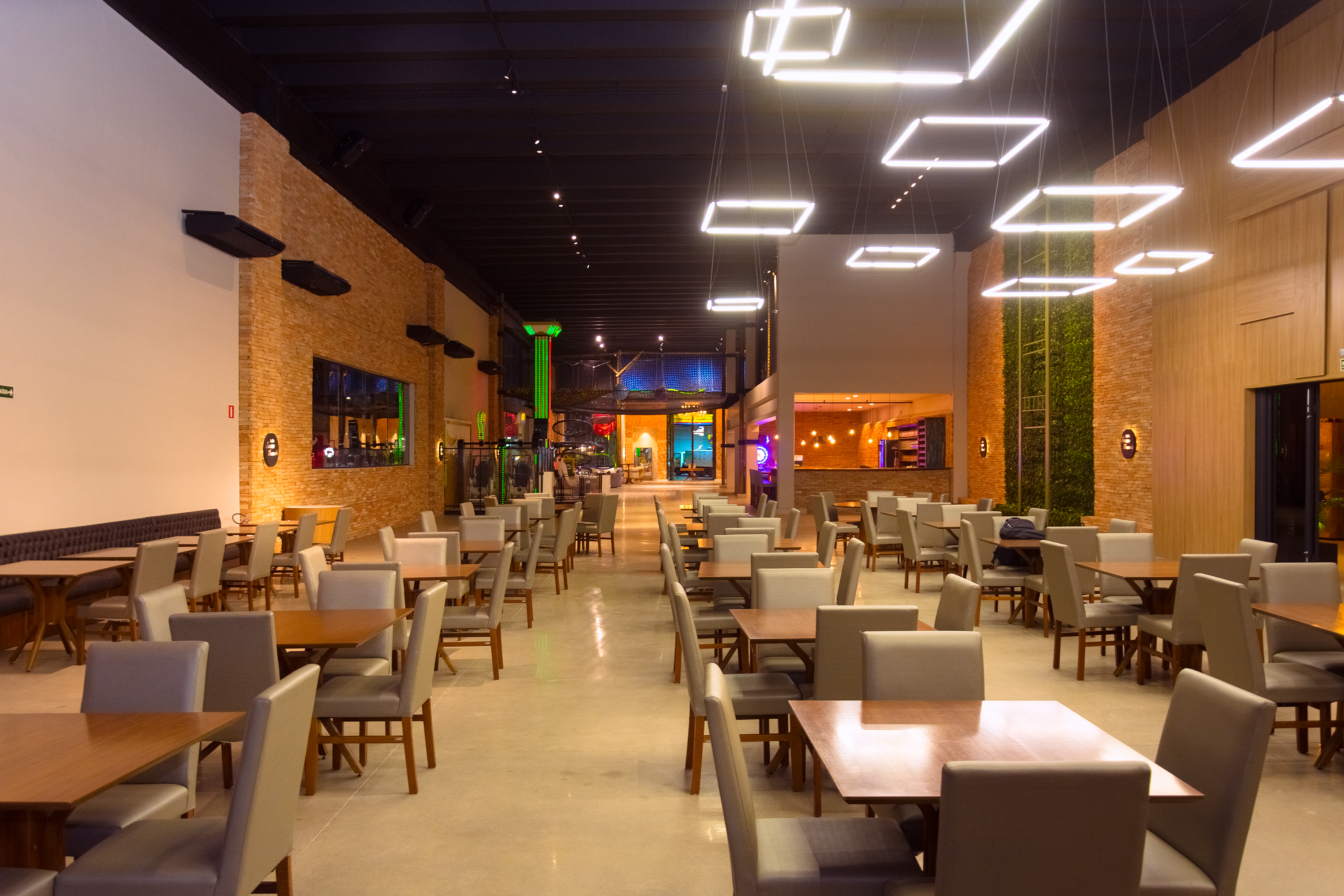 Buffet Spasso Dourado Kids — ambiente e estrutura (2)